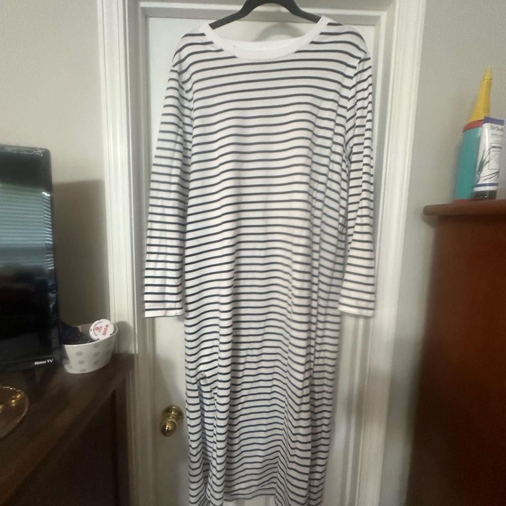 Draper James White and Gray Raglan Long Sleeve Dress